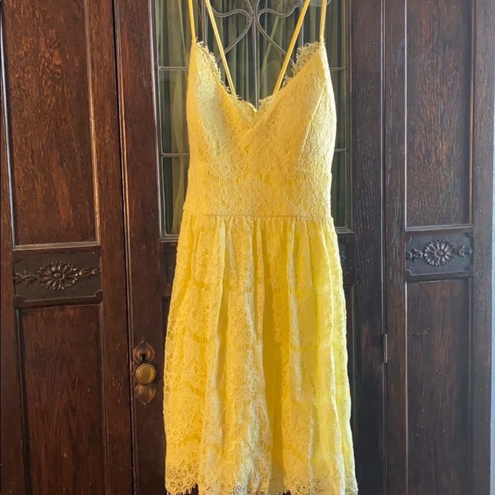 Francesca’s yellow dress
